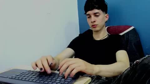 Snapshot of jheampiero chatting on 12/16/25, 02:11 Jheampiero online show from 12/16/25, 02:11