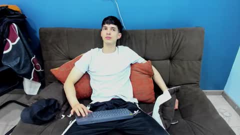 Snapshot of jheampiero chatting on 12/22/25, 01:30 Jheampiero online show from 12/22/25, 01:30
