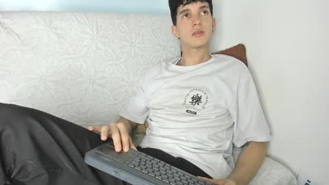 Snapshot of jheampiero chatting on 02/23/26, 09:01 Jheampiero online show from 02/23/26, 09:01