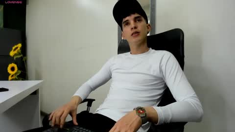 Snapshot of jheampiero chatting on 04/14/26, 07:20 Jheampiero online show from 04/14/26, 07:20