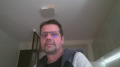 Snapshot of jhmec44000 chatting on 04/03/26, 10:52 jhmec44000 online show from 04/03/26, 10:52