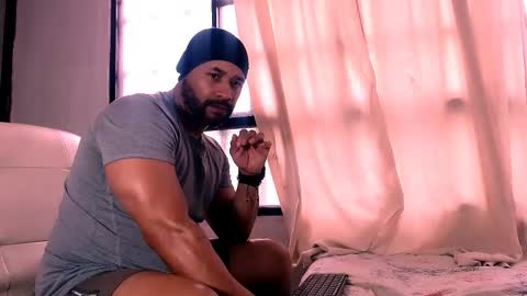 En moreno online show from 11/16/25, 12:44