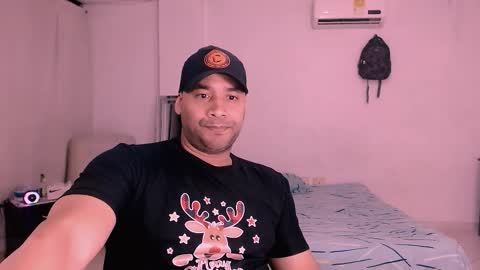 En moreno online show from 12/04/25, 03:38