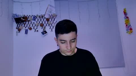 Snapshot of jhoan_saenz chatting on 01/25/25, 03:30 Jhoan Saenz online show from 01/25/25, 03:30