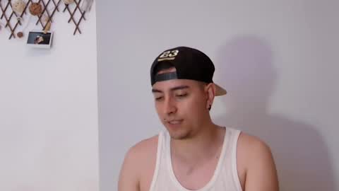 Snapshot of jhoan_saenz chatting on 03/12/25, 02:52 Jhoan Saenz online show from 03/12/25, 02:52