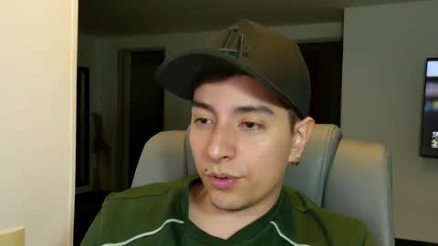 Snapshot of jhoan_saenz chatting on 09/13/25, 03:28 Jhoan Saenz online show from 09/13/25, 03:28