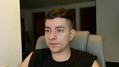 Snapshot of jhoan_saenz chatting on 09/29/25, 05:01 Jhoan Saenz online show from 09/29/25, 05:01