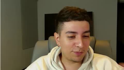 Snapshot of jhoan_saenz chatting on 10/06/25, 05:16 Jhoan Saenz online show from 10/06/25, 05:16