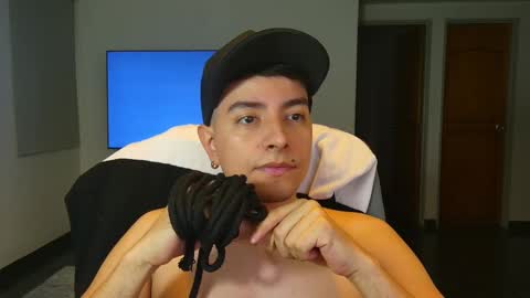 Snapshot of jhoan_saenz chatting on 10/15/25, 02:44 Jhoan Saenz online show from 10/15/25, 02:44