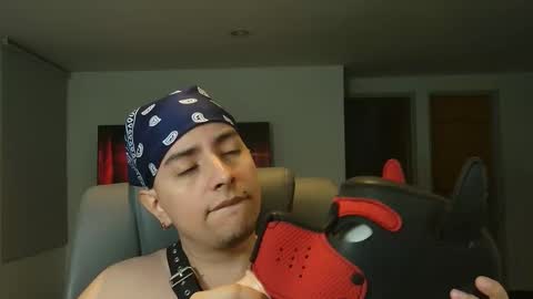 Snapshot of jhoan_saenz chatting on 10/16/25, 02:01 Jhoan Saenz online show from 10/16/25, 02:01