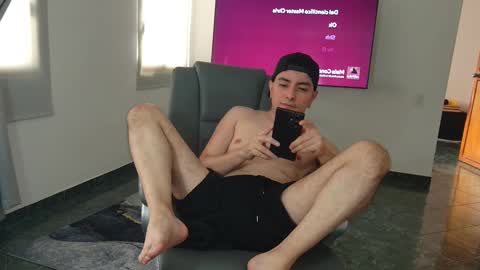 Snapshot of jhoan_saenz chatting on 10/17/25, 06:43 Jhoan Saenz online show from 10/17/25, 06:43