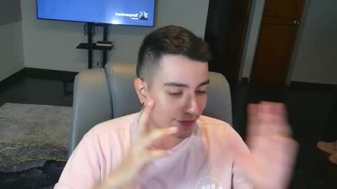 Snapshot of jhoan_saenz chatting on 11/06/25, 02:45 Jhoan Saenz online show from 11/06/25, 02:45