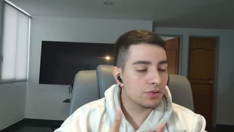 Snapshot of jhoan_saenz chatting on 11/11/25, 09:26 Jhoan Saenz online show from 11/11/25, 09:26