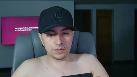 Snapshot of jhoan_saenz chatting on 11/14/25, 04:22 Jhoan Saenz online show from 11/14/25, 04:22