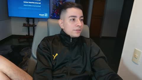 Snapshot of jhoan_saenz chatting on 11/19/25, 10:54 Jhoan Saenz online show from 11/19/25, 10:54