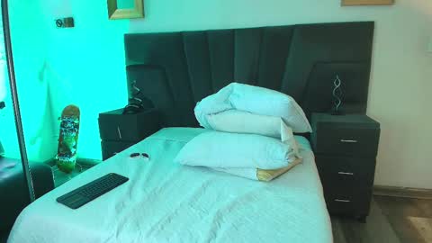 jhoanleandro online show from 02/08/25, 04:36