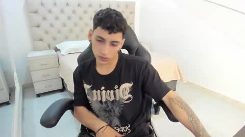 jhoanleandro online show from 10/26/25, 05:13