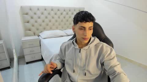 jhoanleandro online show from 11/15/25, 04:54