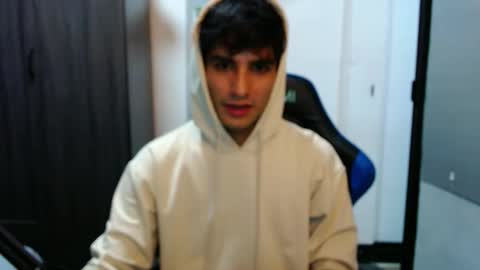 Snapshot of jhon_2000s chatting on 12/31/24, 12:11 jhon online show from 12/31/24, 12:11