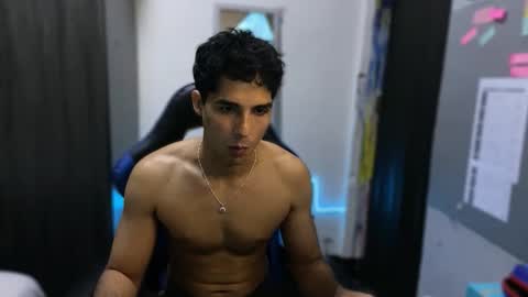 Snapshot of jhon_2000s chatting on 10/04/25, 04:43 jhon online show from 10/04/25, 04:43