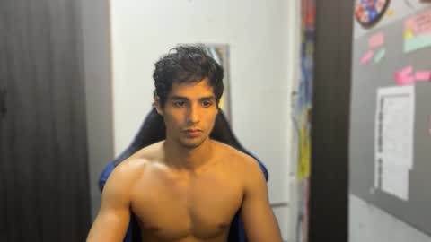 Snapshot of jhon_2000s chatting on 11/23/25, 05:02 jhon online show from 11/23/25, 05:02