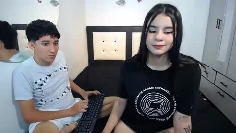 Snapshot of jhon_and_nicolle chatting on 11/18/25, 04:06 Jhon and nicolle online show from 11/18/25, 04:06