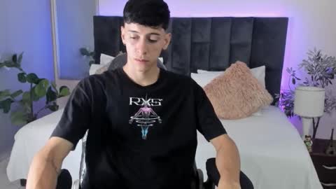 Jhon online show from 11/22/25, 01:43