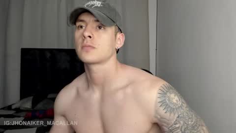 Snapshot of jhonny_macallan chatting on 03/17/26, 01:54 Jhonaiker online show from 03/17/26, 01:54