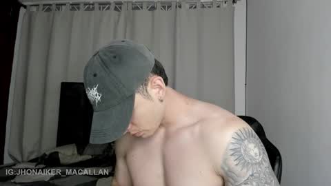 Snapshot of jhonny_macallan chatting on 03/18/26, 10:57 Jhonaiker online show from 03/18/26, 10:57