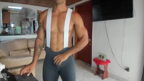 Snapshot of jhonnyxxfitnexx chatting on 09/17/25, 07:59 jh online show from 09/17/25, 07:59