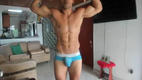 Snapshot of jhonnyxxfitnexx chatting on 11/06/25, 05:58 jh online show from 11/06/25, 05:58