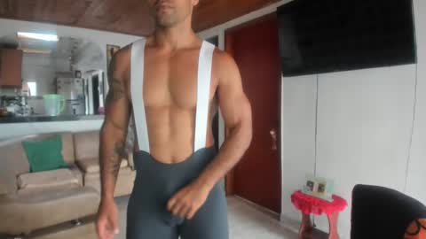 Snapshot of jhonnyxxfitnexx chatting on 12/20/25, 08:27 jh online show from 12/20/25, 08:27