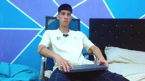 Snapshot of jhony_sex3 chatting on 02/05/25, 07:18 jhony_sex3 online show from 02/05/25, 07:18