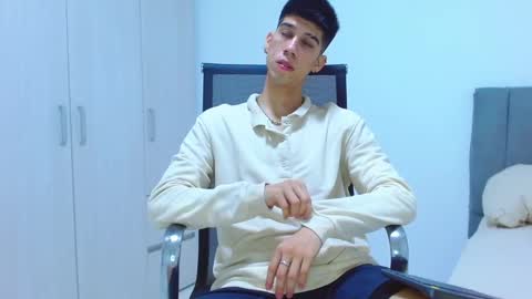 Snapshot of jhony_sex3 chatting on 10/04/25, 03:48 jhony_sex3 online show from 10/04/25, 03:48