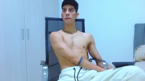 Snapshot of jhony_sex3 chatting on 10/10/25, 07:07 jhony_sex3 online show from 10/10/25, 07:07