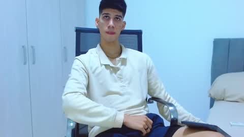 Snapshot of jhony_sex3 chatting on 10/15/25, 06:13 jhony_sex3 online show from 10/15/25, 06:13