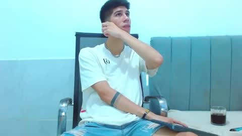 Snapshot of jhony_sex3 chatting on 02/18/26, 04:41 jhony_sex3 online show from 02/18/26, 04:41