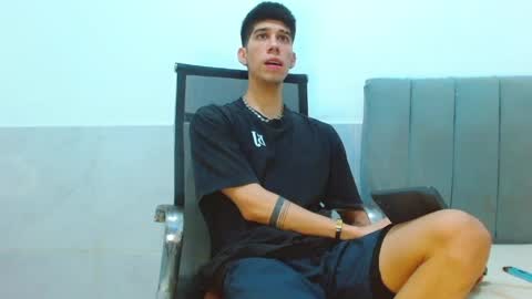 Snapshot of jhony_sex3 chatting on 04/05/26, 11:46 jhony_sex3 online show from 04/05/26, 11:46