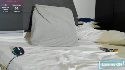 Snapshot of jhonyalzate chatting on 01/19/26, 02:59 Jhony Alzate online show from 01/19/26, 02:59