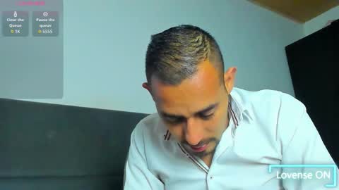 Snapshot of jhonyalzate chatting on 02/19/26, 02:29 Jhony Alzate online show from 02/19/26, 02:29