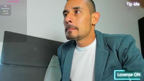 Snapshot of jhonyalzate chatting on 03/31/26, 02:35 Jhony Alzate online show from 03/31/26, 02:35