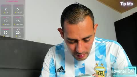 Snapshot of jhonyalzate chatting on 04/13/26, 03:34 Jhony Alzate online show from 04/13/26, 03:34