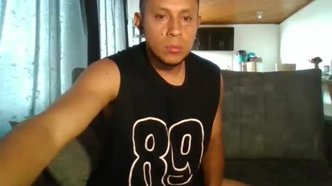 Snapshot of jhonylatin_ chatting on 11/15/25, 06:26 Jhony online show from 11/15/25, 06:26