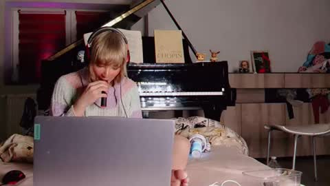 Anya online show from 02/26/26, 07:35