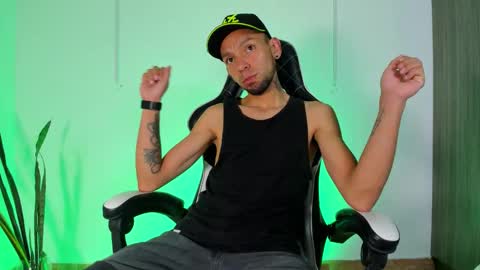 Snapshot of jhors_silv chatting on 10/14/25, 12:00 Jhors online show from 10/14/25, 12:00