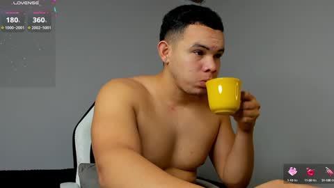 Snapshot of jhotta_foxx chatting on 12/03/24, 08:05 Jhonatan80  online show from 12/03/24, 08:05