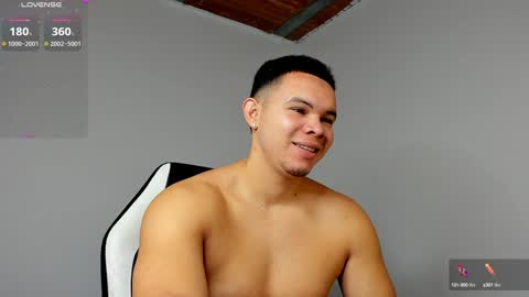 Snapshot of jhotta_foxx chatting on 12/13/24, 07:25 Jhonatan80  online show from 12/13/24, 07:25