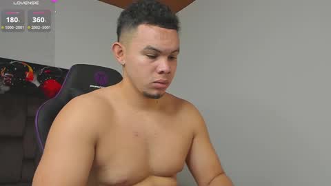 Snapshot of jhotta_foxx chatting on 02/17/25, 12:05 Jhonatan80  online show from 02/17/25, 12:05