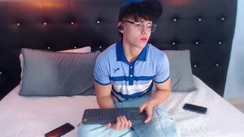 Snapshot of jhoumod_21 chatting on 10/04/25, 10:35 jhoumod_21 online show from 10/04/25, 10:35