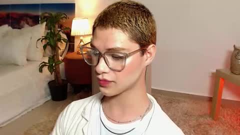 Snapshot of jhuan_cute chatting on 10/17/25, 07:22 Jhuan Nhez online show from 10/17/25, 07:22